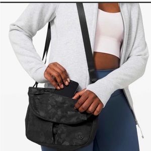 LuluLemon All Night Festival Bag Black Camo 5L EUC no rips stains or tears